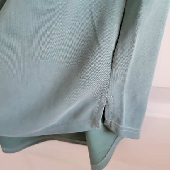 Green Envelope Tshirt Size Medium - Picture 3 of 6